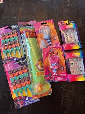 Trolls Kids Toy Pack — Assorted Pink, Purple, Blue Accessories
